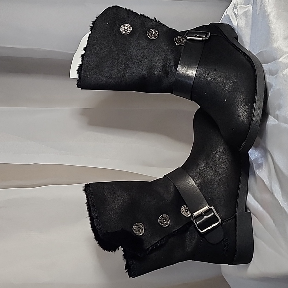 NIB- Blowfish Malibu Kids Black Fur Lined Microsuede Boots